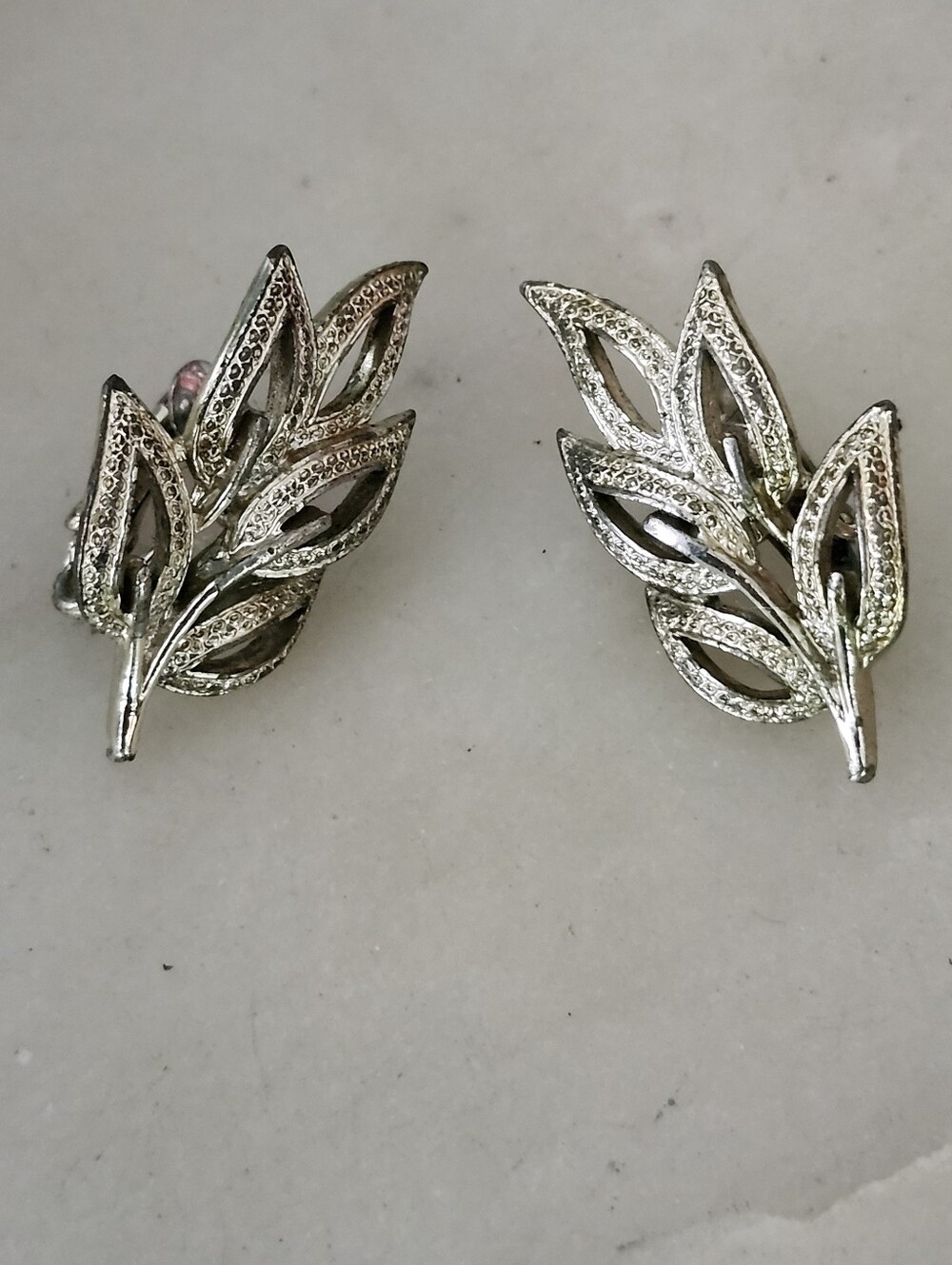 Vtg Coro Elegant Silver Tone Leaf Clip-On Earrings